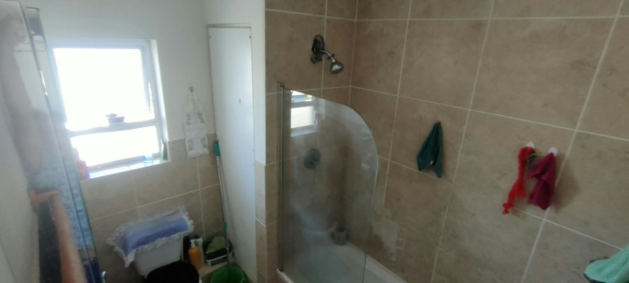 2 Bedroom Property for Sale in Cravenby Western Cape
